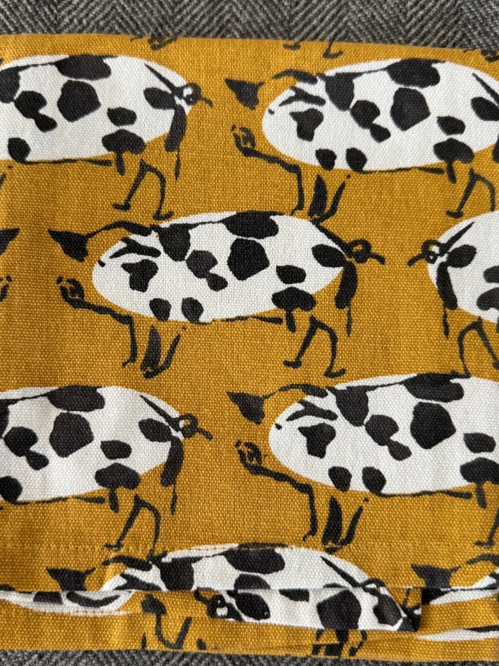 NWOT, CRATE AND BARREL, KITCHEN TOWEL IN DARLING COW PRINT